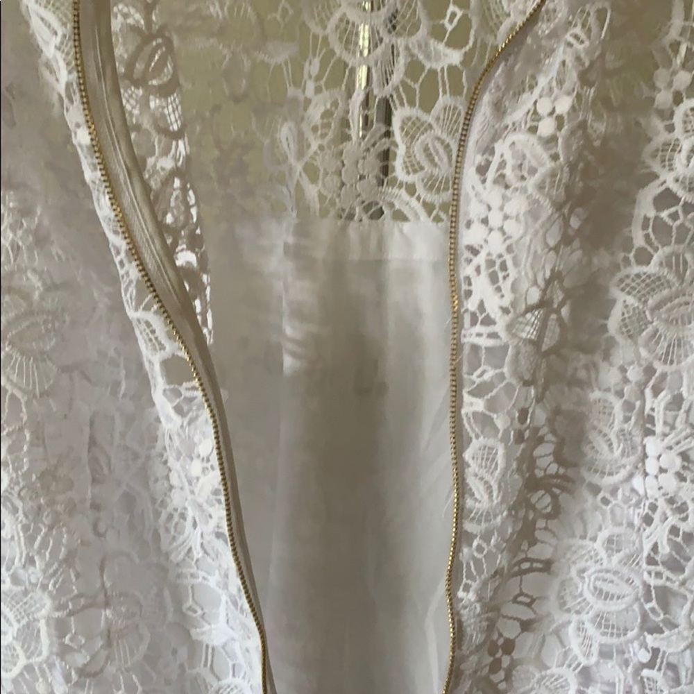 New white blouse - Picture 5 of 8